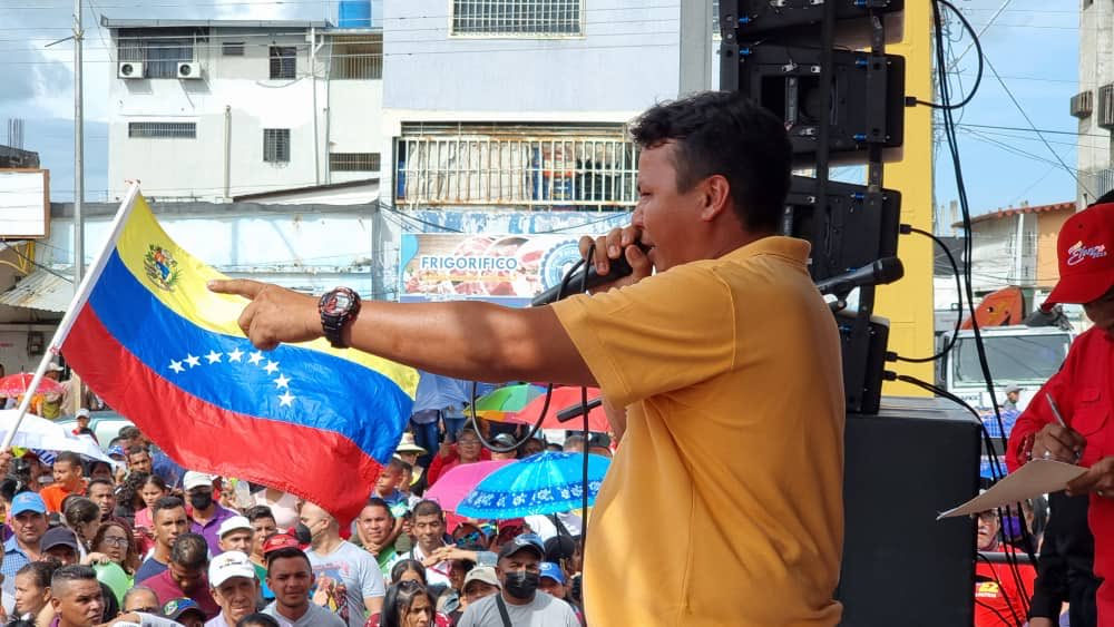 eduardopiate2's tweet photo. Así fue la tribuna antiimperialista hoy en San Fernando d Apure; llena de firmeza, entusiasmo y combatividad del pueblo apureño, repudiando el intento yanqui de segregar a Cuba, Nicaragua y Venezuela y a los pueblos dignos del continente ⁦@NicolasMaduro⁩ ⁦@dcabellor⁩ https://t.co/r6k7vxpE8i
