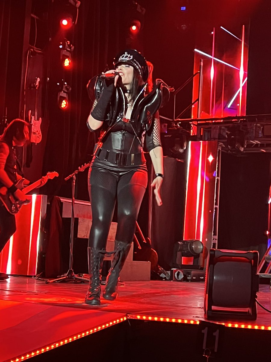 Lesleymat13's tweet photo. Had a great night at mosaic theatre with queen of rock Elyzabeth Diaga. What a voice she has, all the accolades are true!! Would totally recommend this show to everyone. @QoRofficial https://t.co/6VU2jCphH2
