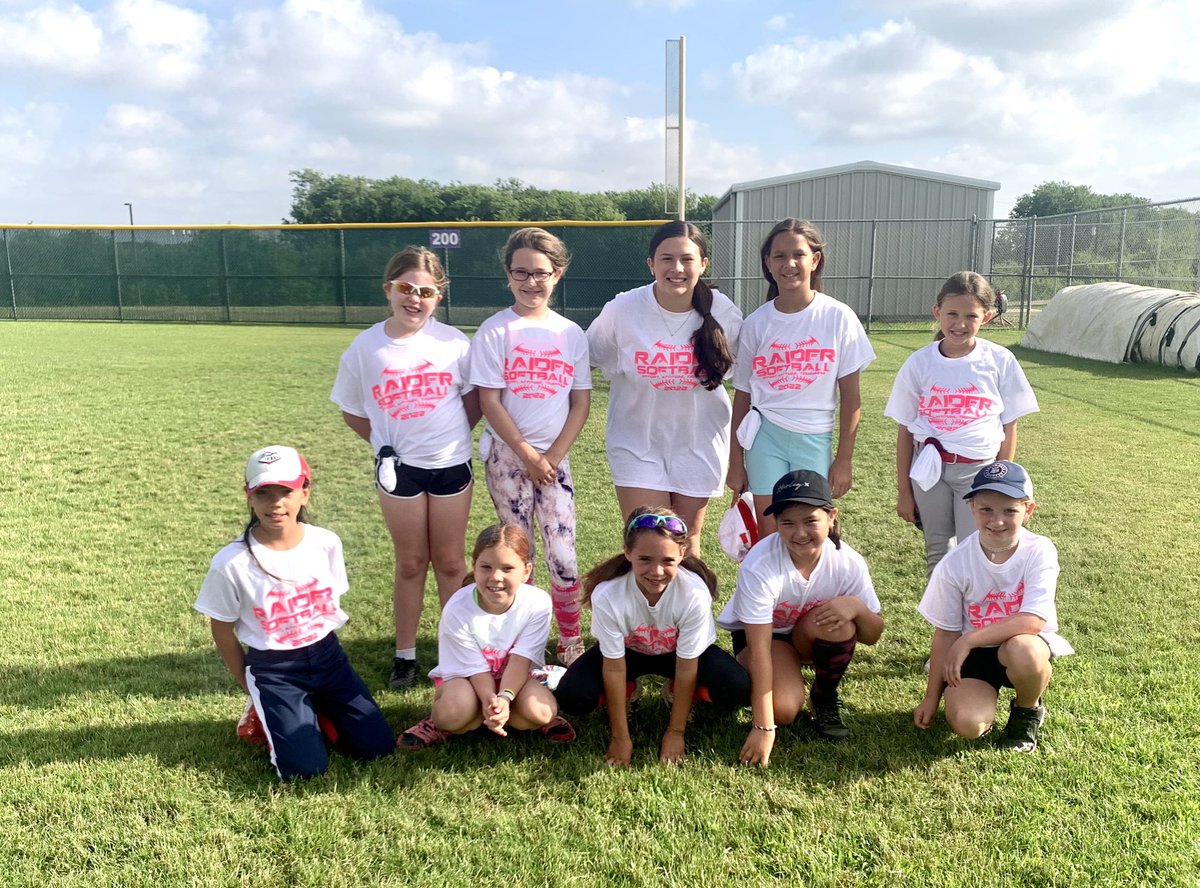 Softball Campers 2022! The future looks bright 🔆 Thank you coaches! @CRHSSBBooster @torimccann123 @lilyymoron15 and @cam_middlebrook