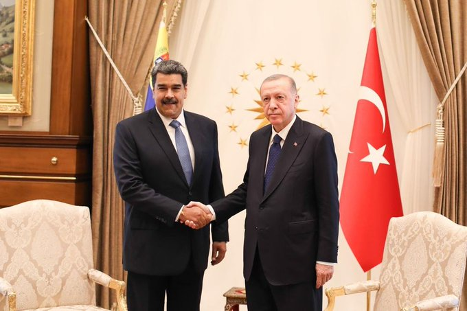 MHidrocarburos's tweet photo. El presidente de Türkiye, Recep Tayip Erdogan, recibió con honores este miércoles a su homólogo venezolano @NicolasMaduro, quien inició una gira por varias naciones euroasiáticas para estrechar lazos de unión y cooperación. https://t.co/gpRNQVbLQD