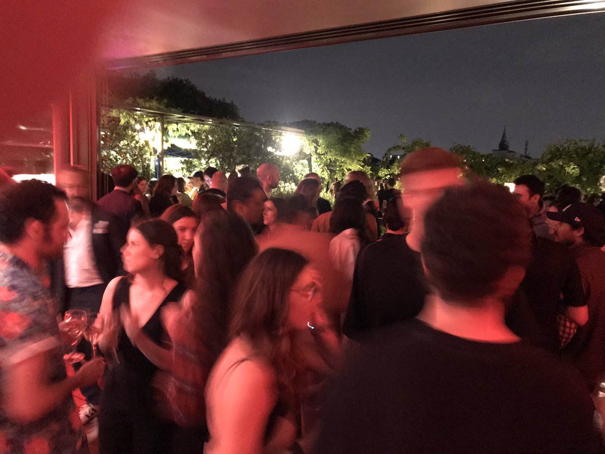 claudianeri's tweet image. Mi si nota di più se vado o se non vado #MilanDesignWeek2022