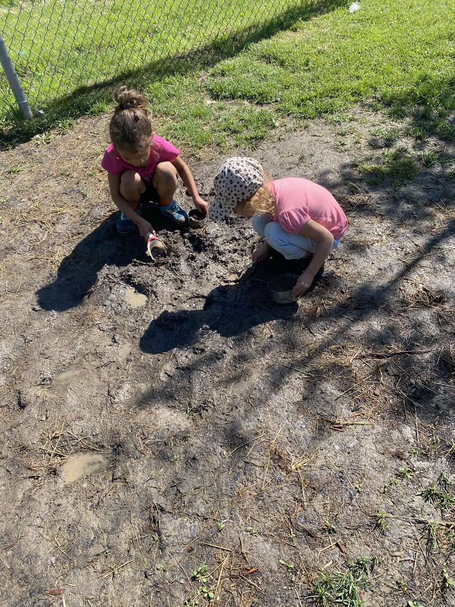 Today was a great to to have fun in the mud! Oh and we had a LOT of FUN! 
#MudKitchen #Kindergarten #OutdoorClassroom
@dtrkinder3 @DiamondTrailPS @dsbn