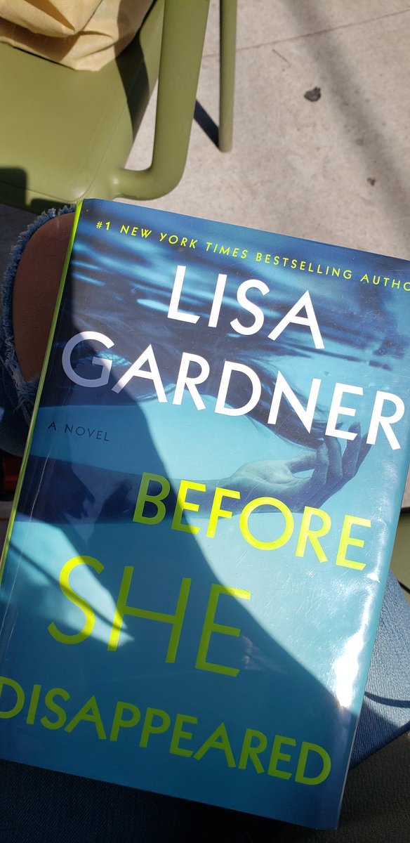 Donzyw's tweet photo. Read this two weeks ago and can't stop thinking about! 😍 Definitely gonna be in my top 10 this year! 📚🙌 @LisaGardnerBks #BeforeSheDisappeared #BookRecommendations https://t.co/Qj0ZqHBix8
