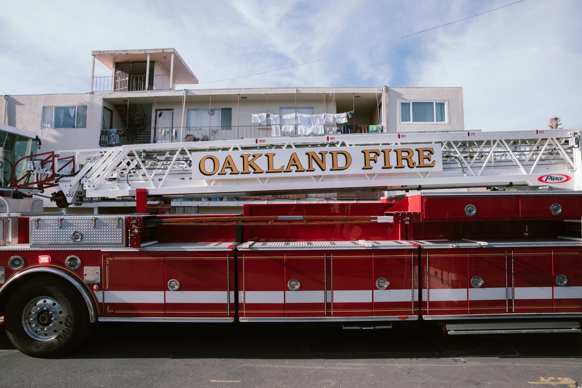 Luchatographer's tweet image. Thank you @OaklandFireCA for everything that you do. #Engine13 #Engine17