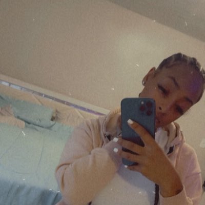 EmpLovePink's tweet photo. #NewProfilePic #HaventBeenOnTwitterInYears #BMadeMeWnaComeBack 😂🤍 https://t.co/wOQ16jDaFj