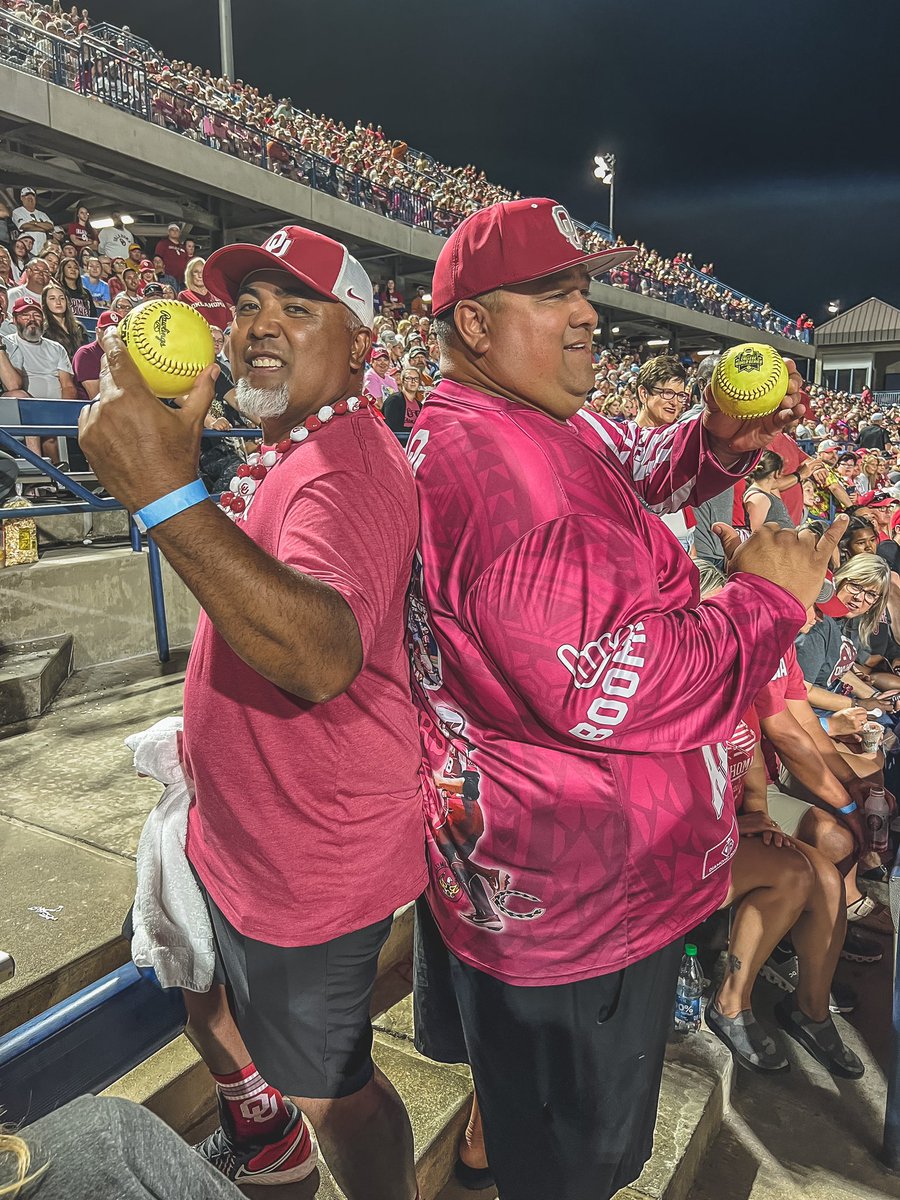 OU_Softball's tweet image. 𝐃𝐚𝐝 𝐣𝐨𝐤𝐞𝐬

Back-to-back 😆💣