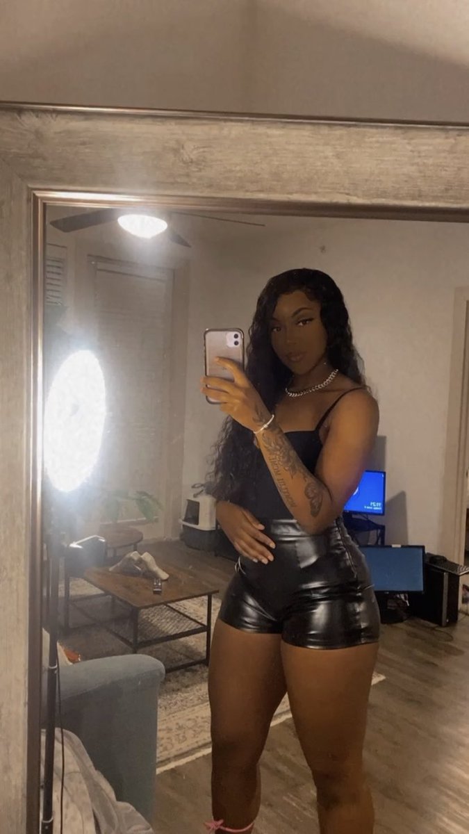 ___taayyy's tweet image. You tellin me you fallin out of love with me #weekenddump