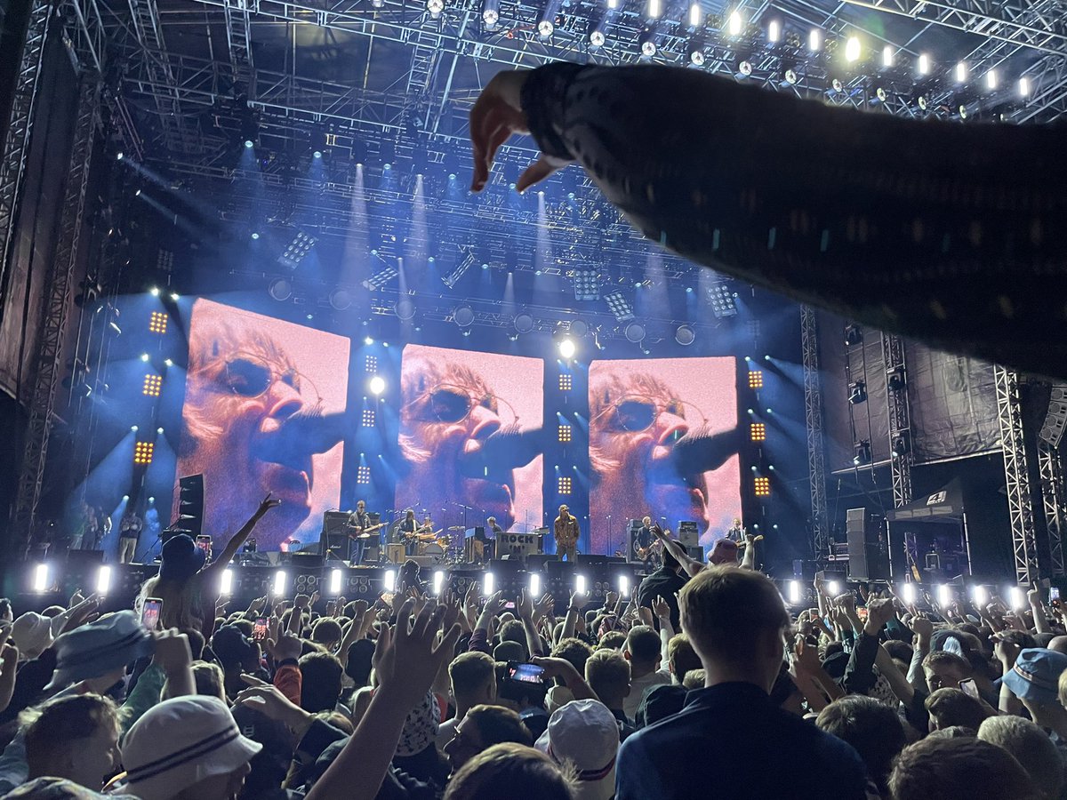 calumlewiswood's tweet photo. tell you what, am still coming down from last week. what the fuck was that all about 

#Knebworth2022 #nbhdweekender #Kasabian #LiamGallagher #courteeners #GodBlessTheBand https://t.co/UKMcqSD8wv