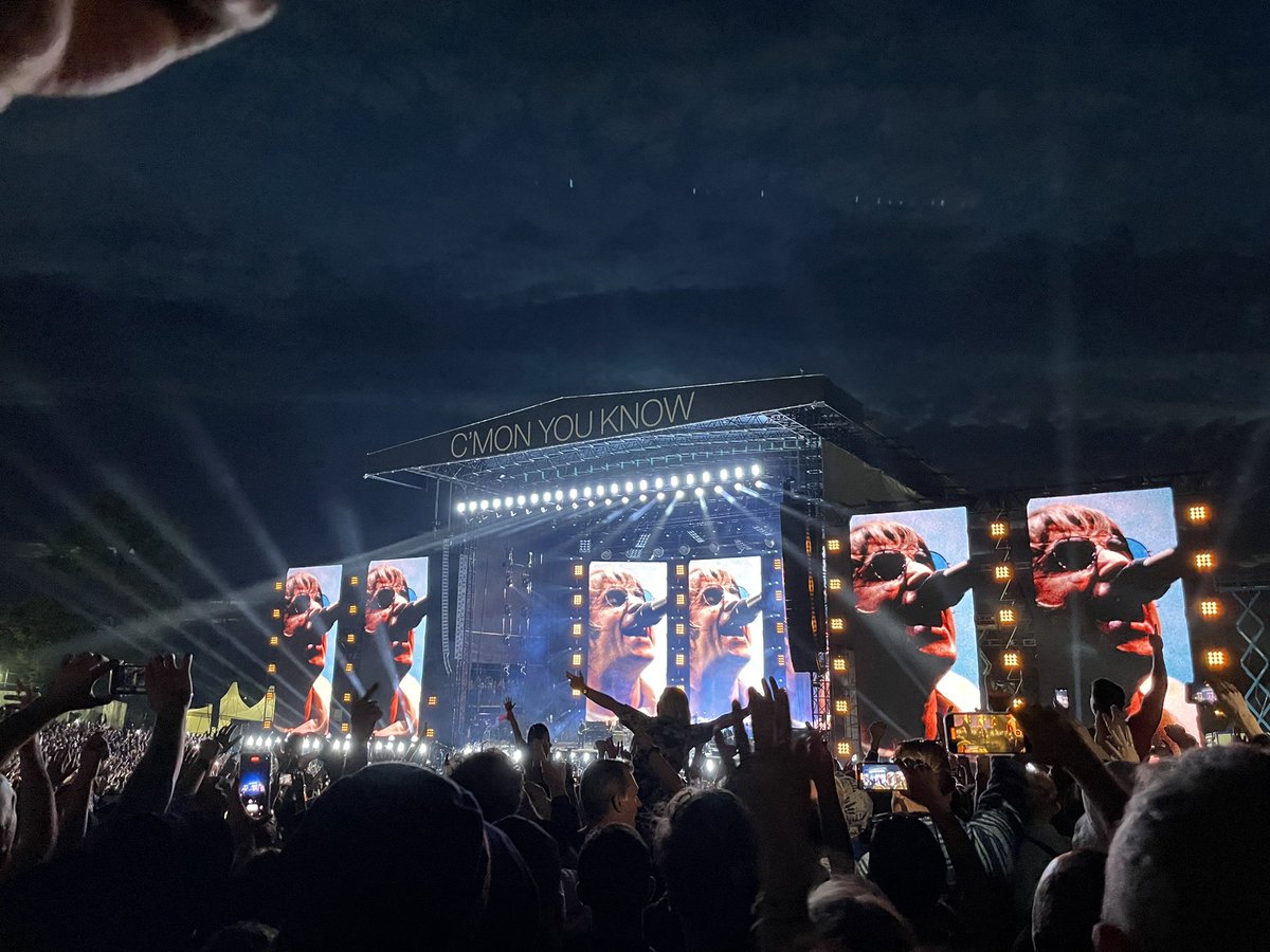calumlewiswood's tweet photo. tell you what, am still coming down from last week. what the fuck was that all about 

#Knebworth2022 #nbhdweekender #Kasabian #LiamGallagher #courteeners #GodBlessTheBand https://t.co/UKMcqSD8wv