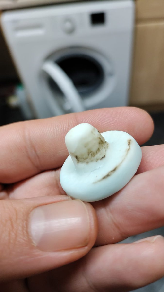 SmokinSumSweet's tweet photo. Beware folks, we've found some kind of contaminant on these @AldiUK sweeties. Maybe mold?? Hard to tell but we're absolutely sickened by it, cheaper food should still be safe to eat! There was no phone number listed to call for any issues.... https://t.co/rTV4spP2sE