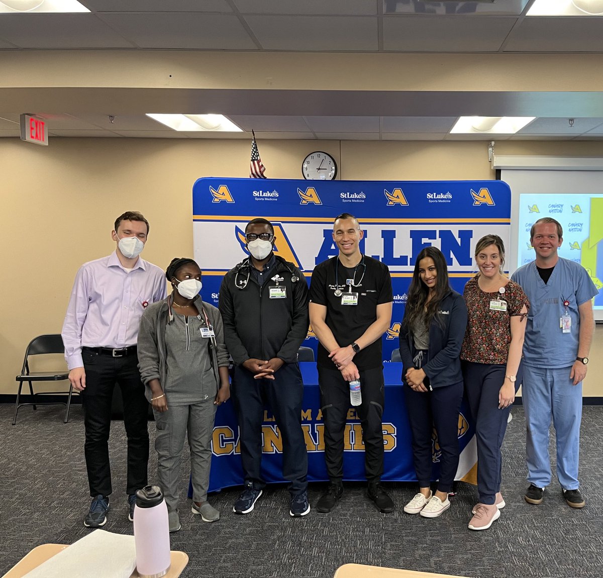 CanaryAthletics's tweet photo. 🔵🟡🐥A big shout out to @mystlukes for partnering with @CanaryAthletics to provide in school FREE Sports Physicals. 211 students received a sports physical yesterday at Allen HS. An additional 123 students received physicals at Dieruff and ASD middle schools #CanaryNation https://t.co/iLOD2GzbMO