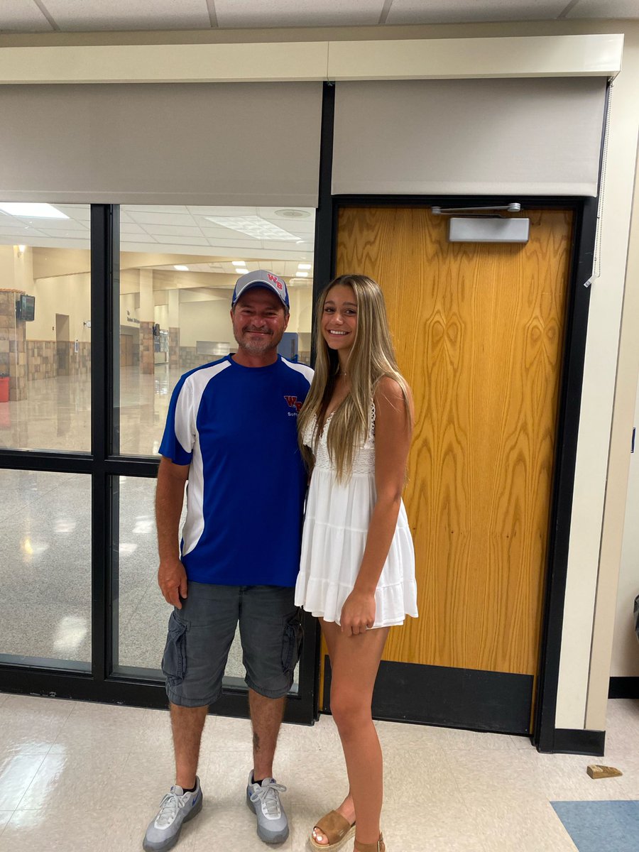 gabbylewis_17's tweet photo. Thank you to all my coaches for all of there hard work this season, you brought us a long way! @WBstarsSoftball https://t.co/8wMUYiKthn