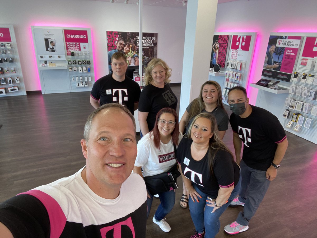 Great time visiting our Susanville Store with Tracey Nielsen! 🙌🏼🙌🏼 Mimi and team are #CustomerObsessed and excited to connect customers to their worlds on our Amazing 5G Nationwide Network! ⁦<a href="/TraceyNielsen99/">Tracey Nielsen</a>⁩ ⁦<a href="/SamSalma/">Sam Salma</a>⁩