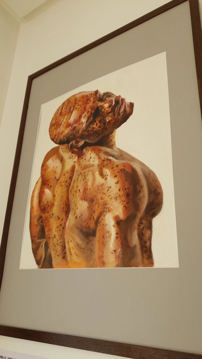 En marge de la <a href="/Dak_Artbiennale/">Dak'Art Biennale</a>, double découverte pour moi aujourd'hui : la galerie Ourrouss aux Almadies tenue par Mme Zeynabou Gueye et l'artiste autodidacte #KevyKouadio très prometteur. 
Bravo <a href="/ChayetChienin/">Chayet Chiénin</a> pour cette 1ere belle expo 👏🏾 !
@DKRnidartistes #Dakart