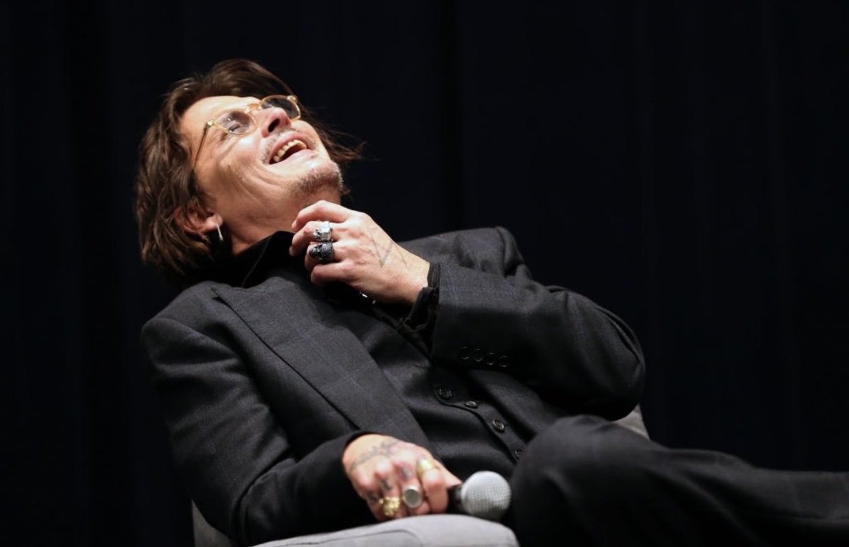 GellertDepp's tweet image. What a year and what a man. 
Happy 59th Birthday to someone who deserves the world and then a little bit more. ♥️ 
#HappyBirthdayJohnnyDepp