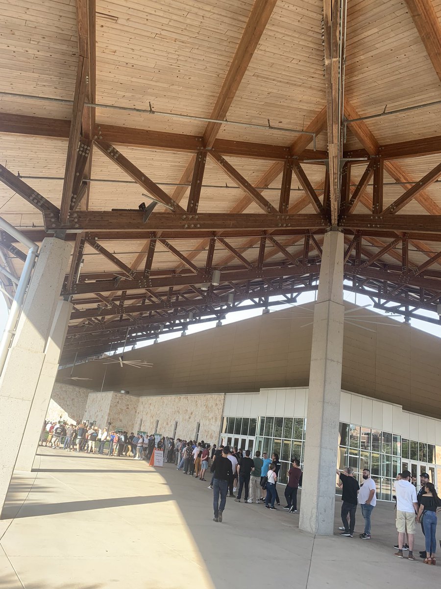 sirspaceape's tweet image. The line to get into the Cardano event is massive 😂 cheers to a dedicated community