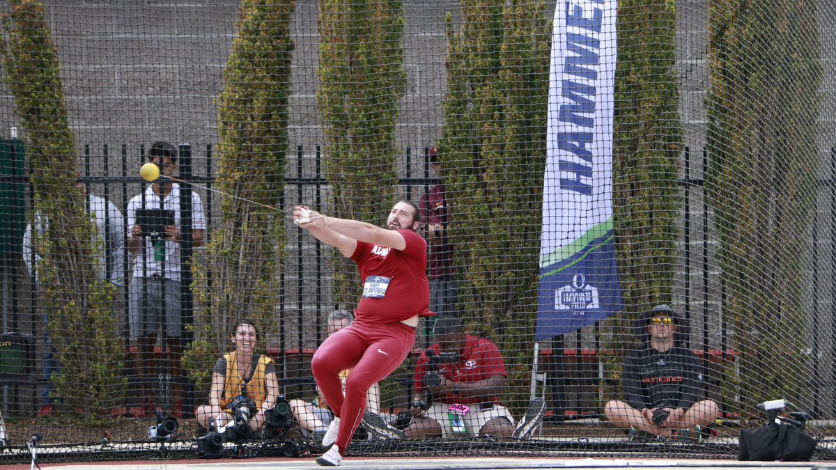 AlabamaTrack's tweet photo. Bobby Colantonio Jr. scores the first points of the meet for the Crimson Tide, posting a career-best @NCAATrackField Outdoor Championships finish, taking fourth in the hammer throw w/a toss of 71.97 meters!
#NCAATF #BamaThrows #RollTide https://t.co/VpEmGi7lRj