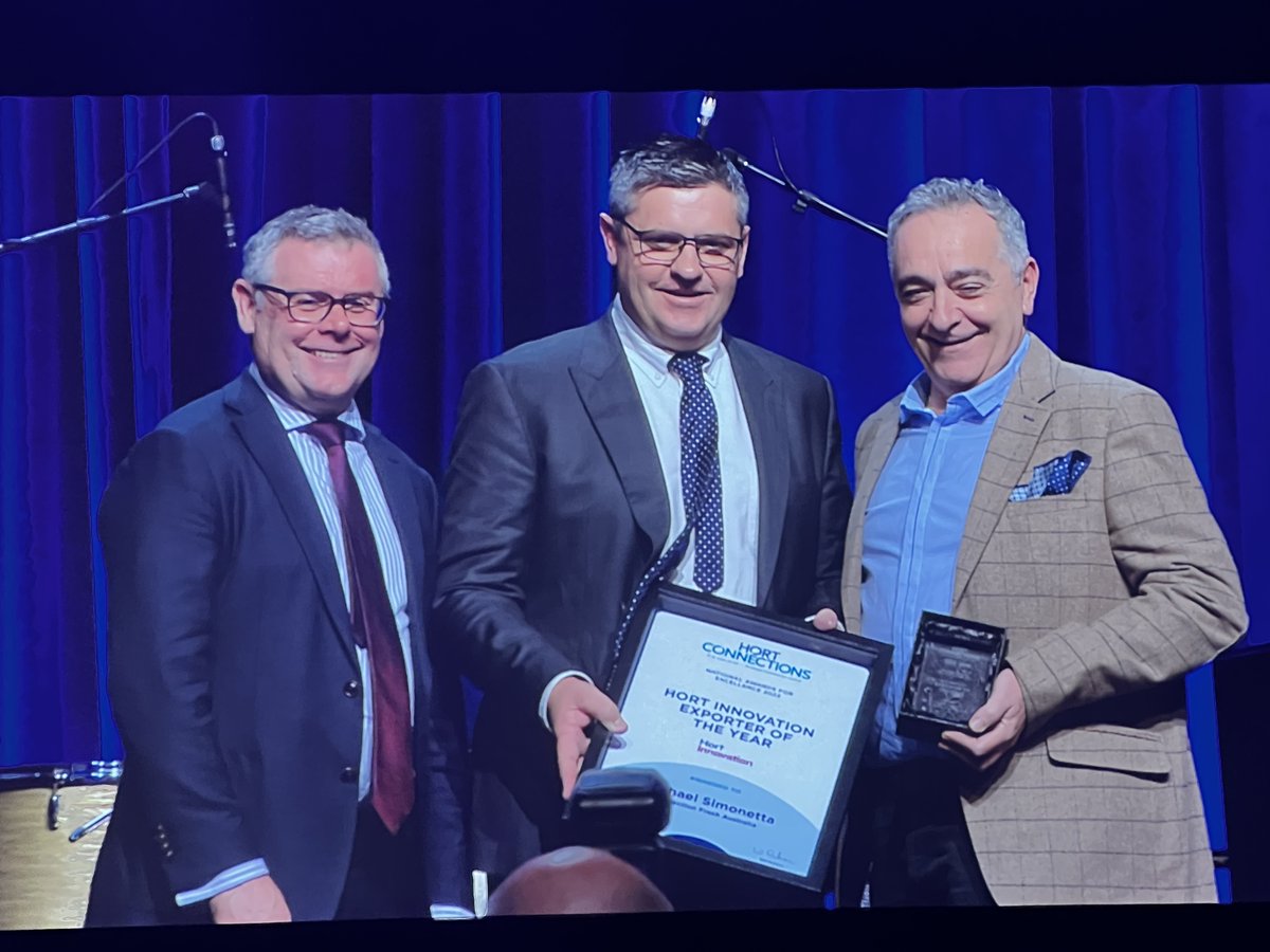 Freshmark_NSW's tweet photo. Another win for one of our members, Michael Simonetta from @perfectionfreshaus who won Exporter of the Year!! Congratulations Michael!

#Winners #Awards #Sydneymarkets #Freshproduce #Hortconnections2022 #Exporteroftheyearaward https://t.co/YarB4CzLZl