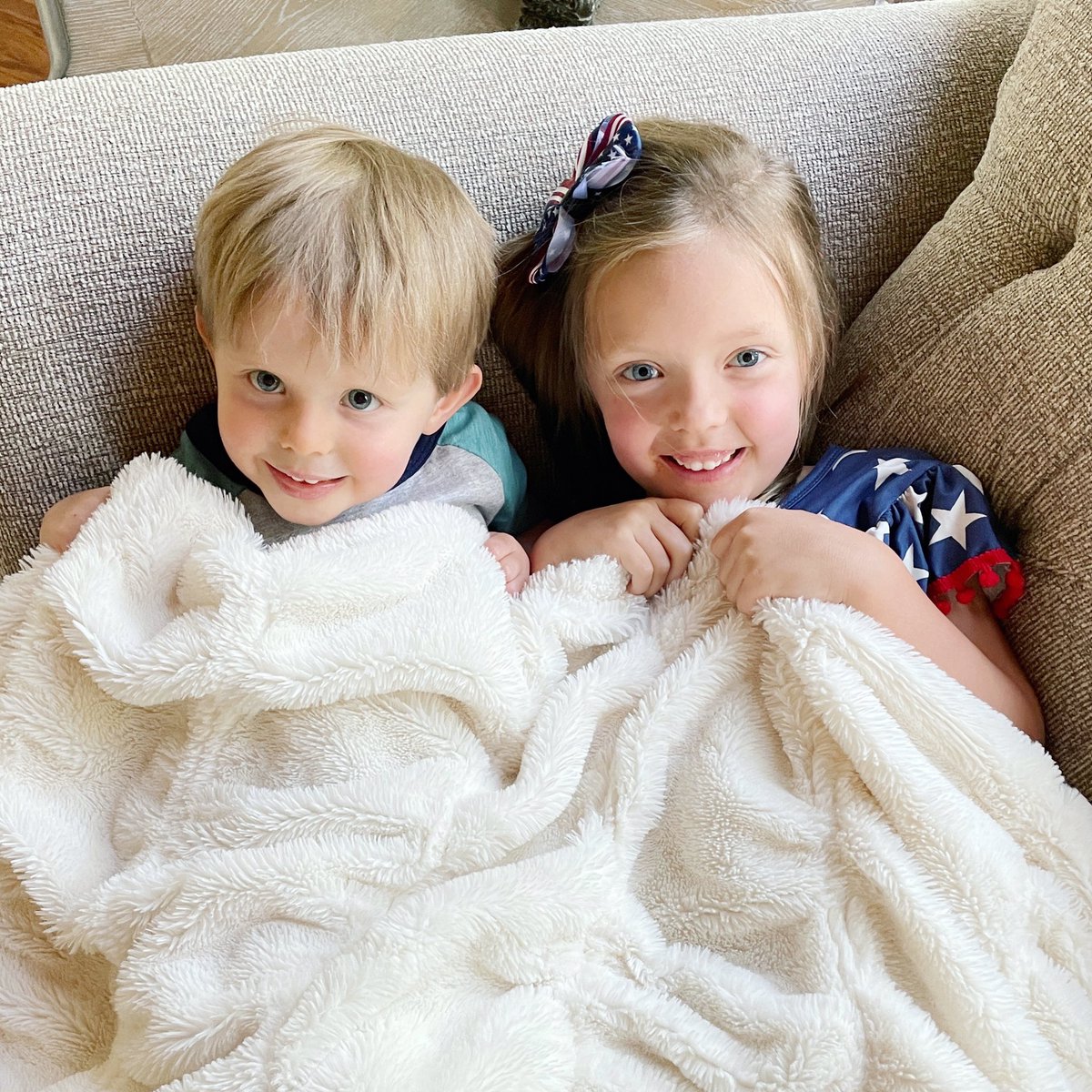 shellyejohnson's tweet image. These two 💙💗 I finish cleaning up the kitchen from dinner and find them snuggling.  They’re about to be 7 &amp;amp; 3 and this is my favorite stage thus far 🥰