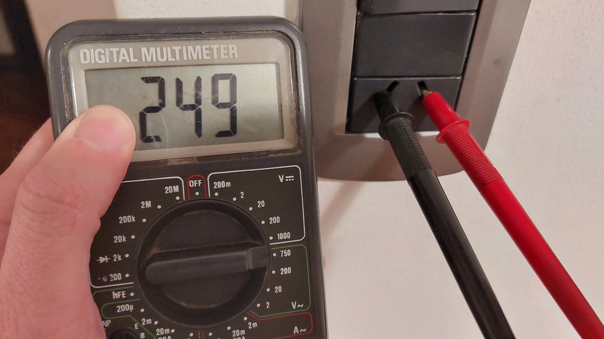 vanalaeropuerto's tweet photo. Hola @OficialEdesur ¿Podrías tartar de no quemarme todos los electrodomésticos de casa? Gracias. https://t.co/qdGpVjZuC1
