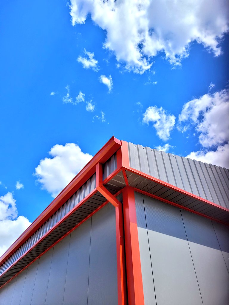 gutterguyz's tweet image. Great colors show well with this blue sky