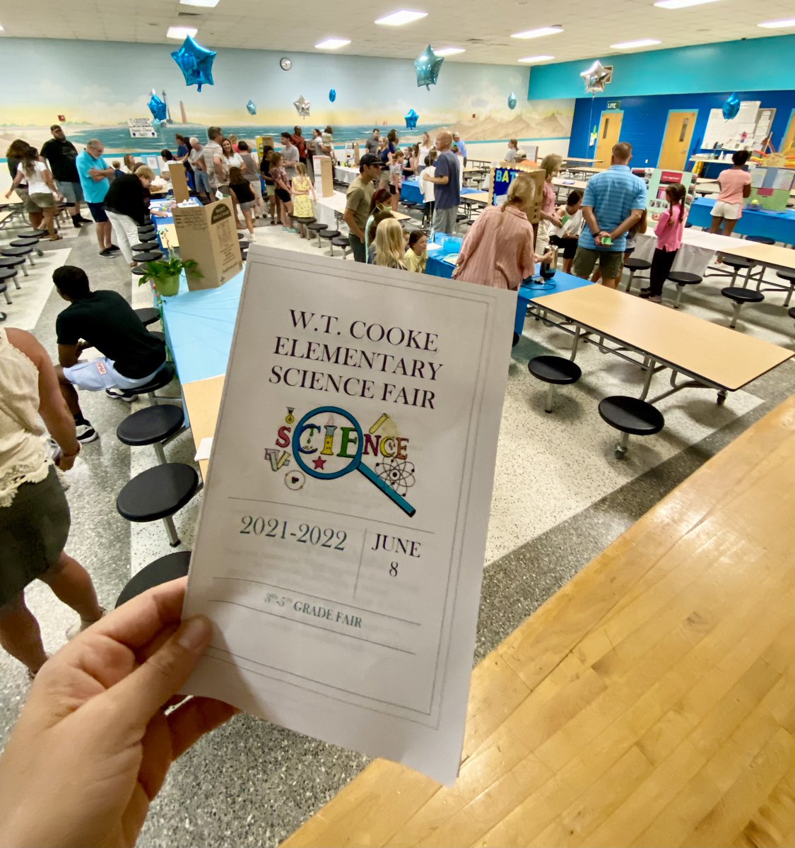 onceuponarcese's tweet photo. Our Seahawk Scientists really soared at our Science Fair this evening! Such a blast with the best at the beach! 🧬👨‍🔬🧪👩‍🔬🥼 https://t.co/kYqpQvtIG1