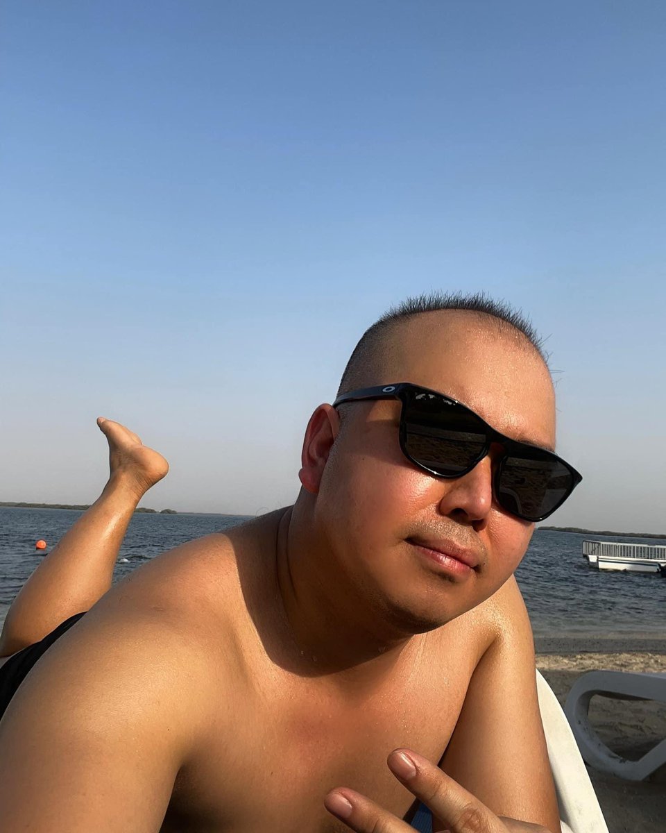 MikeGarcia08's tweet photo. Beach tanning 🏖🏝 https://t.co/0eyxNTQtGu
