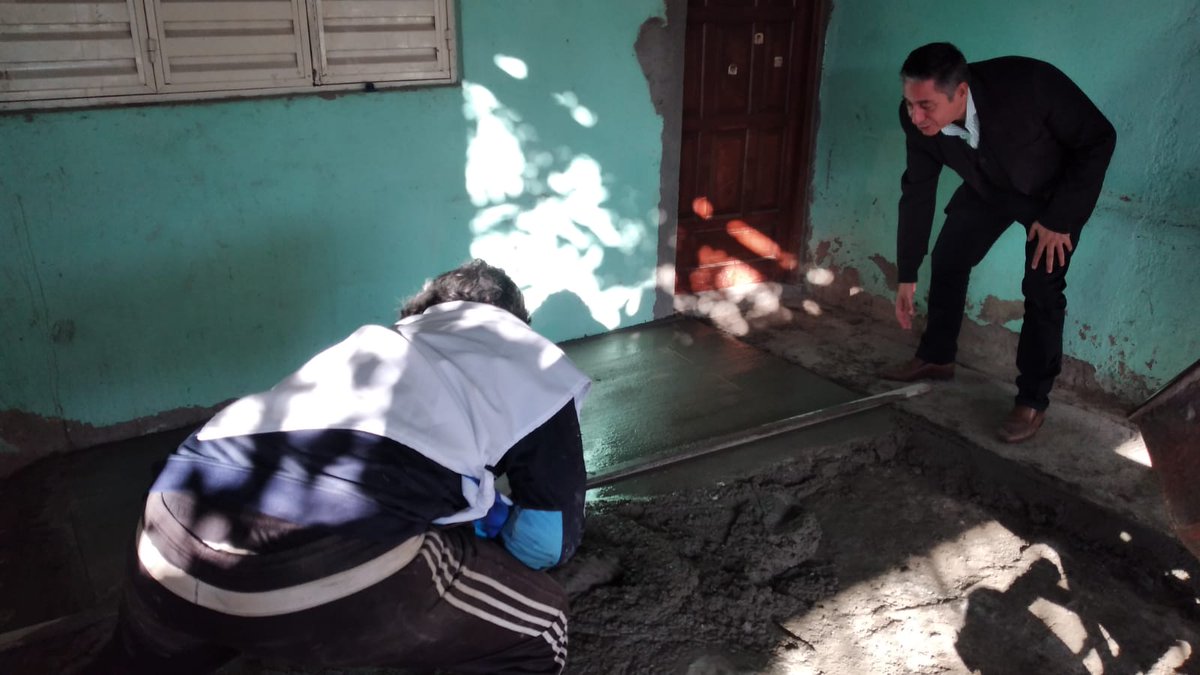 Agrup7Mayo's tweet photo. A7M-ACT N°146: Cap. Viola: nos sensibilizó el pedido de nuestra vecina Cintia que nos solicitó colaboración con un piso p/festejar el cumpleaños de su hija. Inmediatamente procedimos a realizar ésa obra como regalo de cumple de su niña. ✌️💙🎂
#A7M
#NuncaMenos https://t.co/Sqevs5yS2F