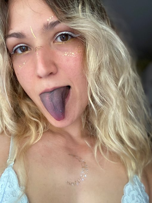 How to cheer myself up a little&hellip; ⭐️✨🫶👽💙💖🌙 https://t.co/Yu62QIaNGn<a href="/tag/portraitphotography"class="tags"><span>#portraitphotography</span></a><a href="/tag/snowymorning"class="tags"><span>#snowymorning</span></a><a href="/tag/paulilafay"class="tags"><span>#paulilafay</span></a>