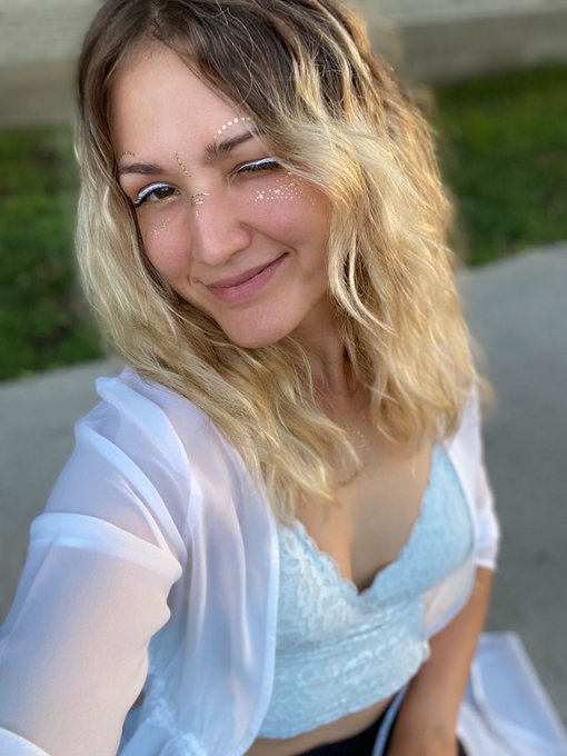 How to cheer myself up a little&hellip; ⭐️✨🫶👽💙💖🌙 https://t.co/Yu62QIaNGn<a href="/tag/portraitphotography"class="tags"><span>#portraitphotography</span></a><a href="/tag/snowymorning"class="tags"><span>#snowymorning</span></a><a href="/tag/paulilafay"class="tags"><span>#paulilafay</span></a>