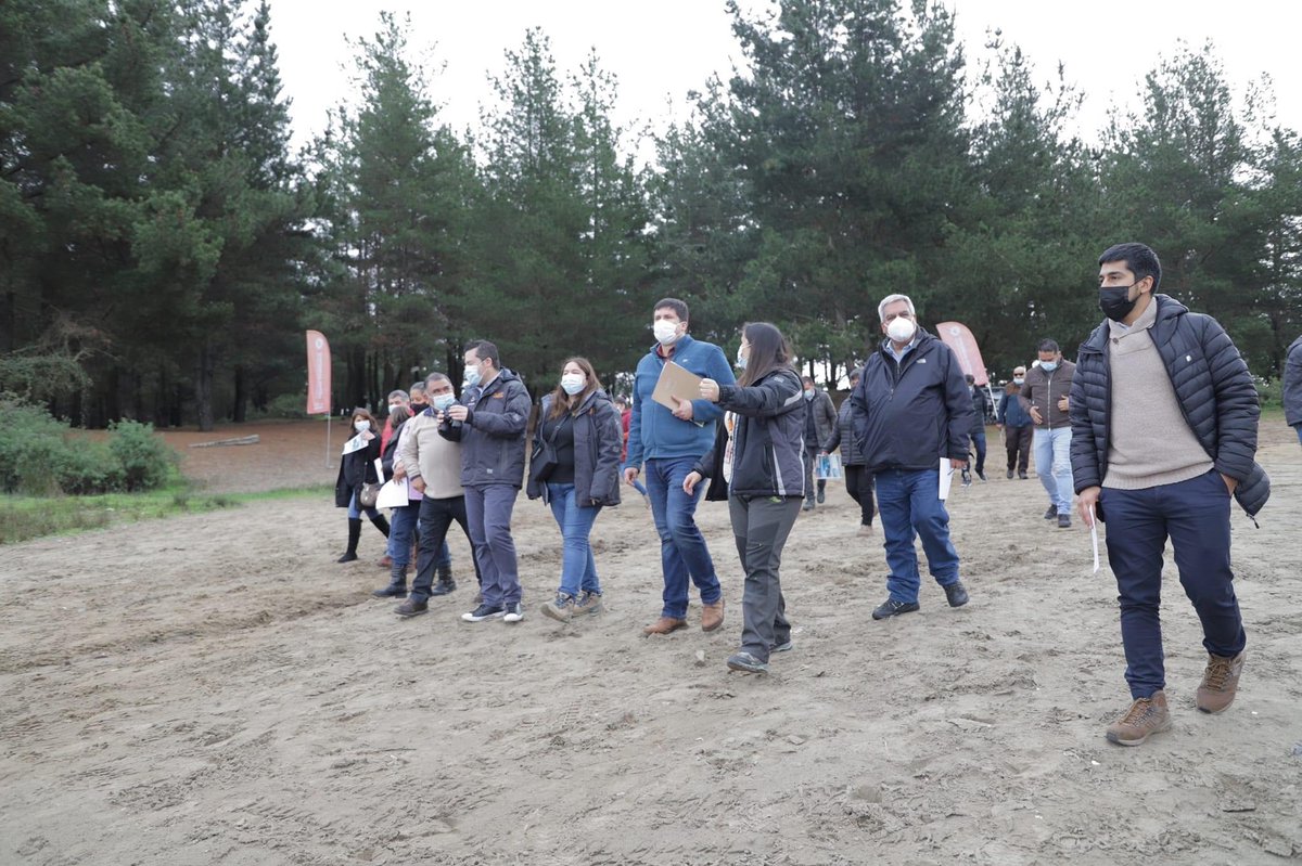 jvalencialab's tweet photo. Recibimos la visita del @mmabiobio @o_reicher en Laguna Quiñenco, para definir el trabajo de conservación de este humedal urbano junto a los concejales y el Comité Ambiental Comunal (CAC) de @CoronelMuni Alcalde @ChamorroCoronel definió prioridad para principal cuenca de Coronel. https://t.co/5HB7q17QOw