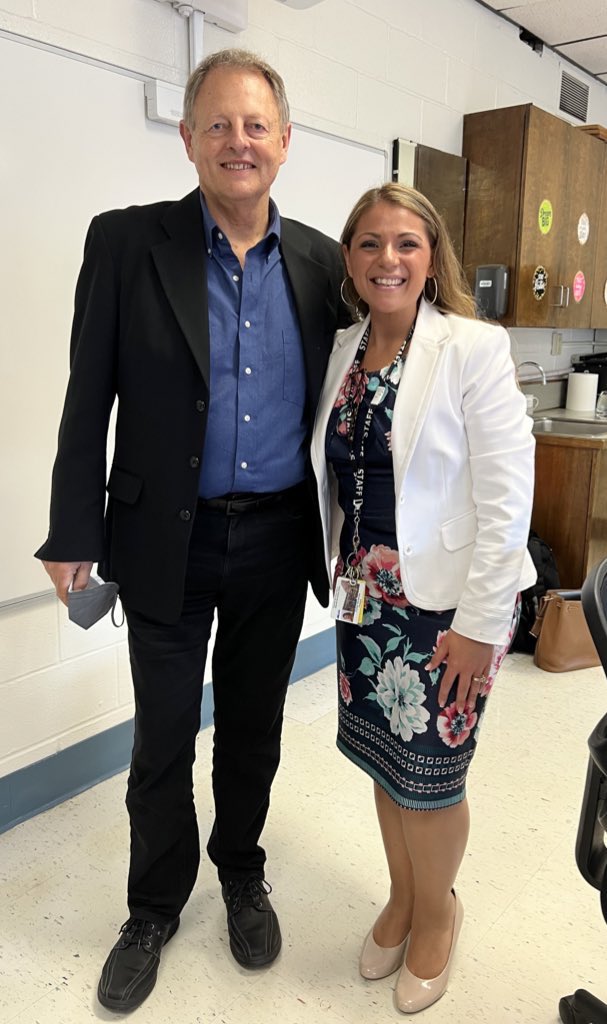 MsHernandezPCSD's tweet image. What an absolute honor and privilege to have Jim Cummins and the ARC team visit Oakside today. Thank you @SanchezMLL_Peek &amp;amp; @RebeccaAvilesR1 &amp;amp; @DrMauricio for your support. A special thank you to our amazing teachers for all they do every day. #PeekskillStrong #OaksideStrong