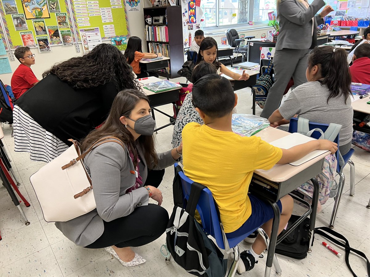 MsHernandezPCSD's tweet image. What an absolute honor and privilege to have Jim Cummins and the ARC team visit Oakside today. Thank you @SanchezMLL_Peek &amp;amp; @RebeccaAvilesR1 &amp;amp; @DrMauricio for your support. A special thank you to our amazing teachers for all they do every day. #PeekskillStrong #OaksideStrong