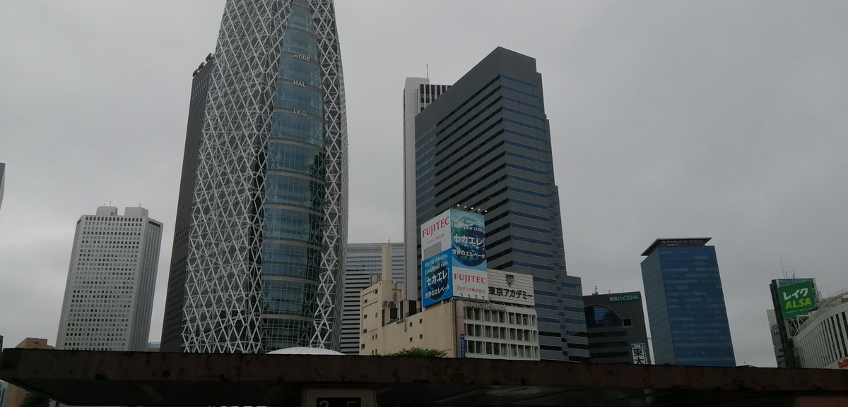 本日も始まります！　空はどんよりしてますが、心は快晴！　それは昨日も商材が売れたし、本日も売れそうだから！