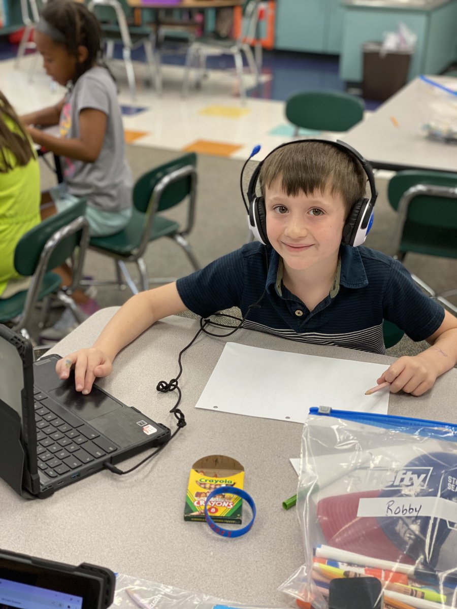 1stGradeColeman's tweet photo. Such a fun Art Day! 🖍🎨 2 days left of first grade! https://t.co/Nz4c1vMI5T