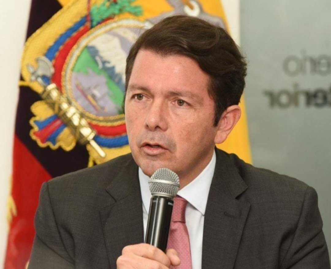 luisantonio_r's tweet photo. ATENTOS: Se prohíbe en todo el Ecuador que dos personas —que no sean familia— circulen en motocicleta en las calles. El anuncio lo hizo el ministro de Gobierno, Francisco Jiménez. @teleamazonasec https://t.co/BQnJS4bB03