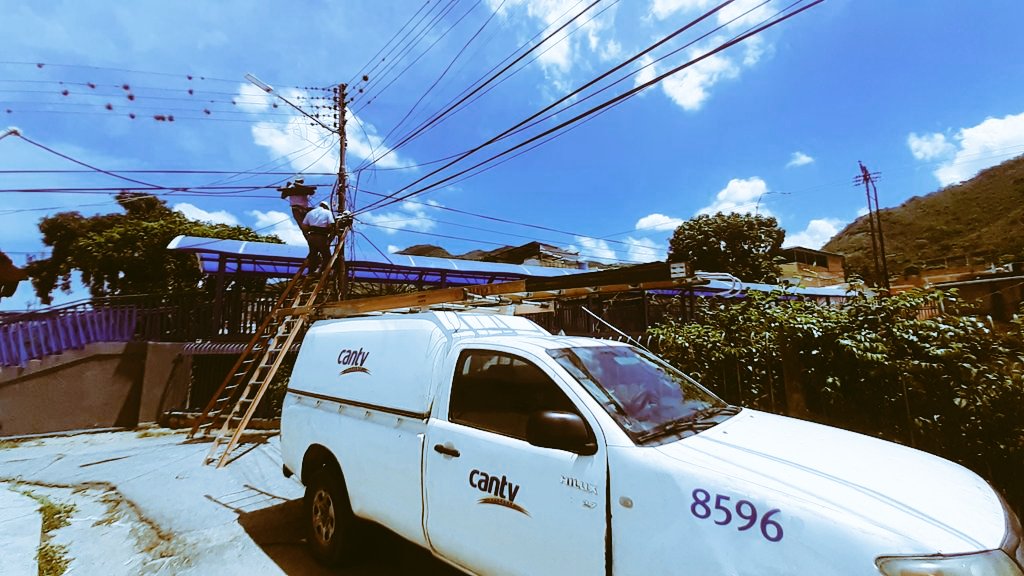 Año de los #ServiciosPúblicos en la #CapitalSocial del estado #Aragua El Alcalde @PHernandezPSUV #ObrasSonAmores