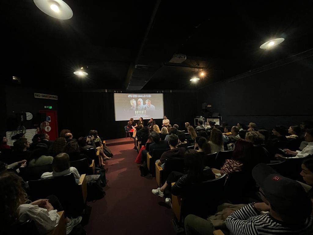 First in-person Q&A of @TheBoycottFilm outside the U.S.A. Really refreshing and such a great crew at the @ConduitClub in London - @TareqBaconi @AlShabaka , Daniel Levy @USMEP, @YasmineAhmed001 @hrw and Jess Search @TheDocSociety. Tomorrow there's more at @BerthaDocHouse 18:30.