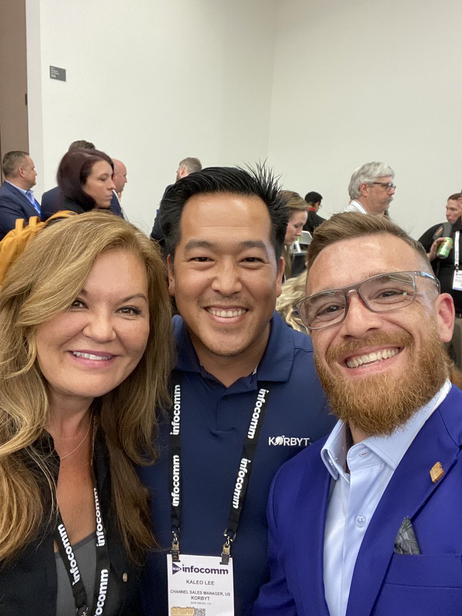 Got to see some #avtweeps and #spoav peeps <a href="/synigizesales/">Patty Wanzer</a> <a href="/Kaleoiini/">Kaleoiini</a>