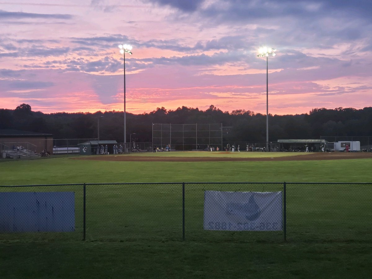 Ball22Ethan's tweet photo. Beautiful night for baseball.. 
3-6 bb,2 doubles,single 2rbi, 2R .
@JucoUncommitted
@SurryKnightsBB @PSCLUncommitted @TopPreps @u https://t.co/qcQZbc4o26