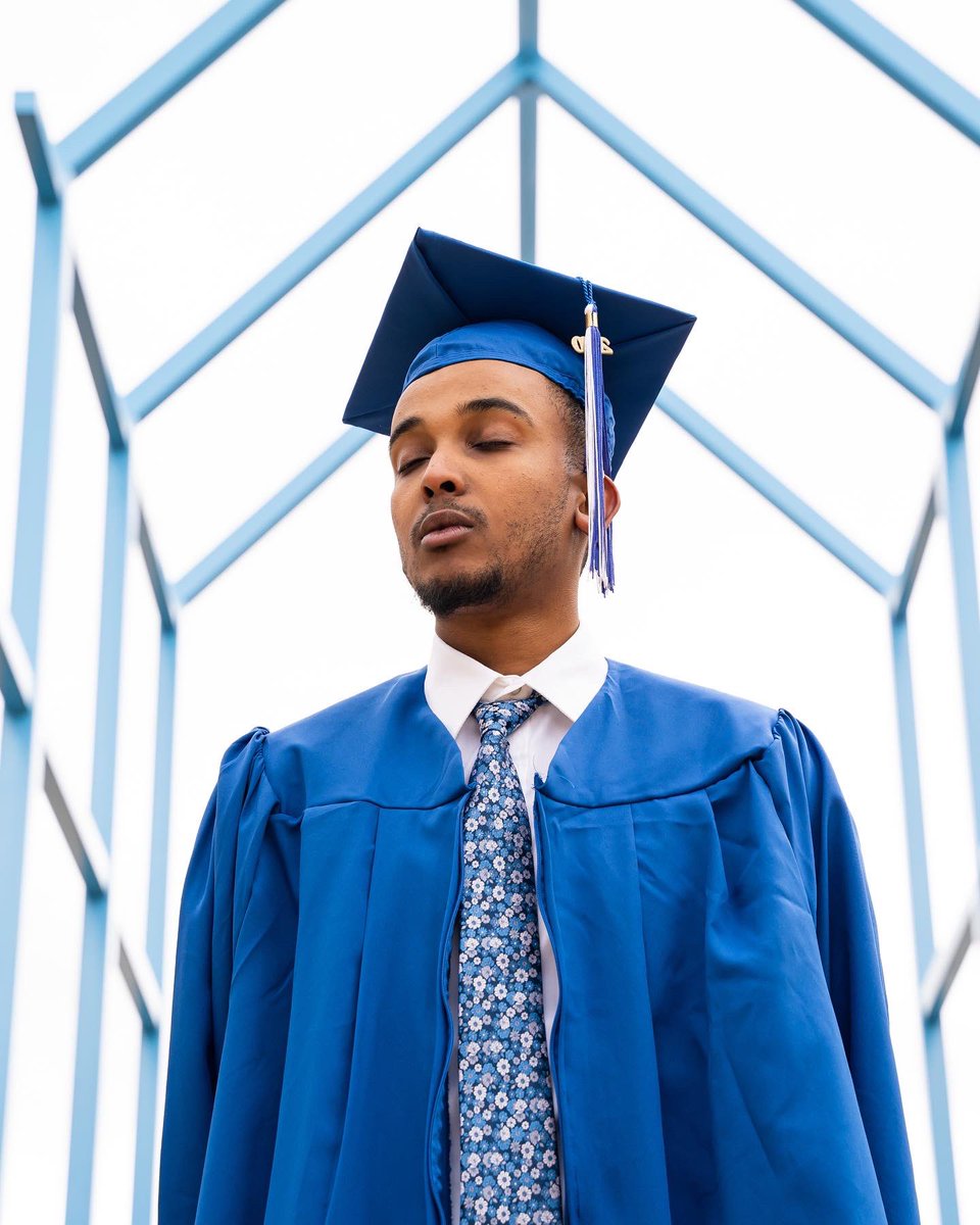 Foley_CP's tweet photo. Graduation photos @GVSU https://t.co/ZdhfjQbJoM