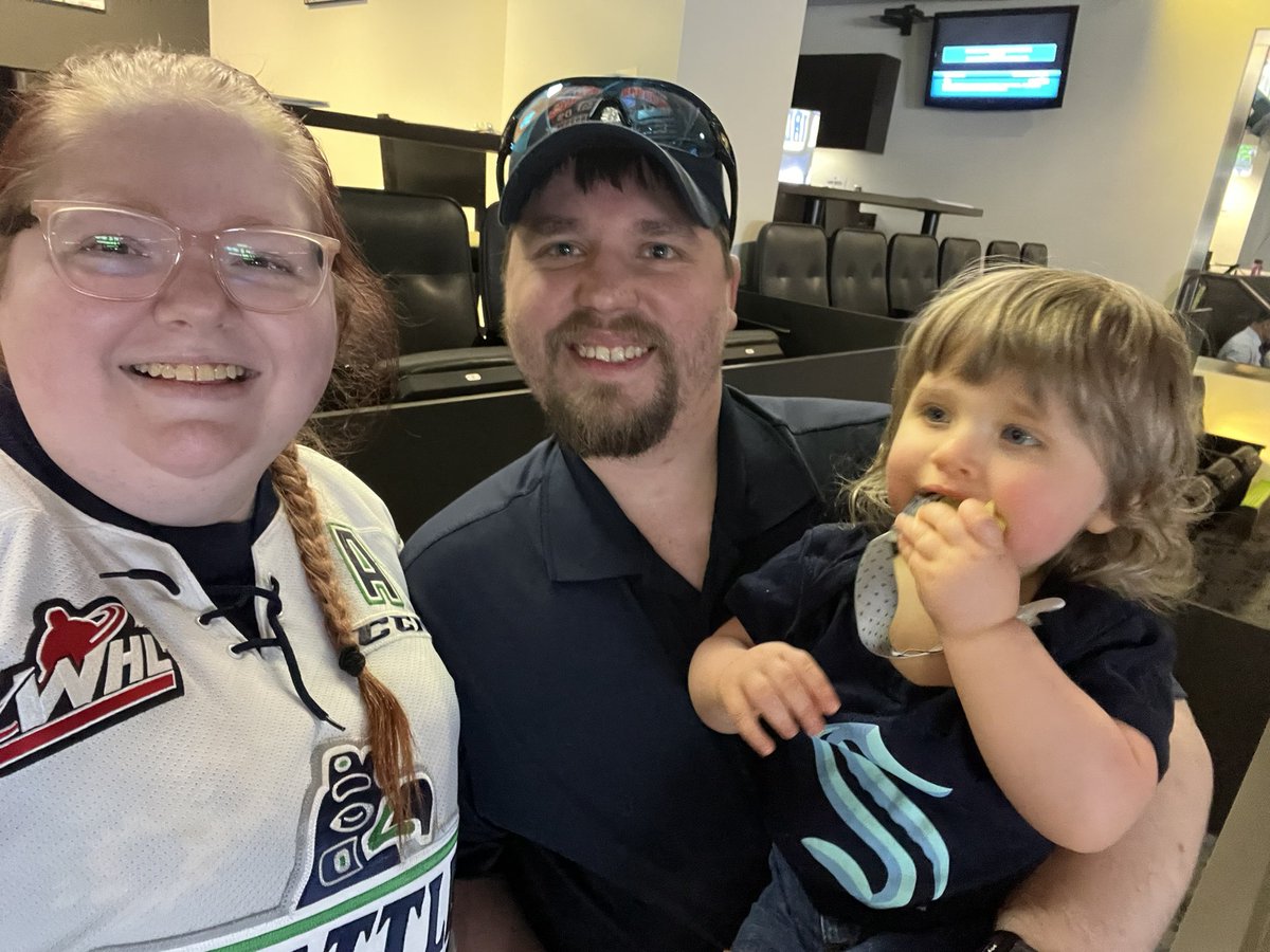RedPenalty95's tweet photo. Bennett’s first hockey game!!! Enjoying up in a suite won by grandpa in chuck a puck!! @Greassy1 @SeattleTbirds #firstgame #hockey #seattlethunderbirds https://t.co/ws4U4MQrVm
