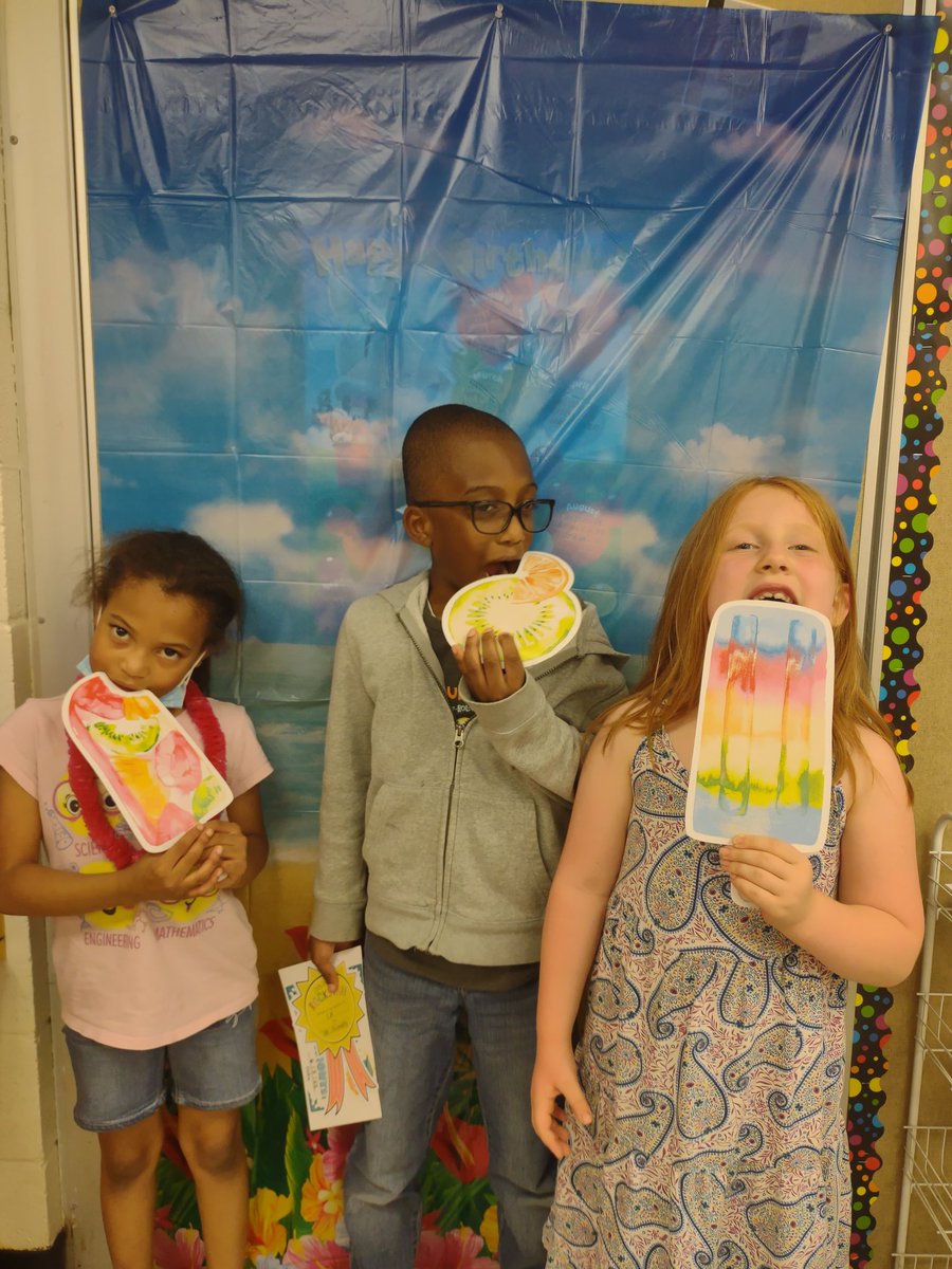 Ms_DelCastillo's tweet photo. We are SO ready for summer! 🌺 🌞 🌴
@WolfMeadowElem
@CabCoSchools 
@MsDealWMES https://t.co/3r9M1Io5t8