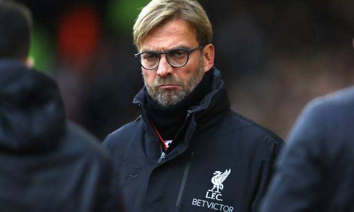 TribunLFC_Indo's tweet photo. Transfer darwin nunez ini ngasih tau pemain liverpool kalo klopp ga segan segan cari pengganti elu sebelum elu pindah. Biar elu makin ga nyaman. Dan ga bertele-tele.

Sama kasusnya dengan emre can dulu. Kontrak mau habis tiba tiba ngedatengin fabinho. Langsung koar koar deh elu. https://t.co/CcokPBHiw4