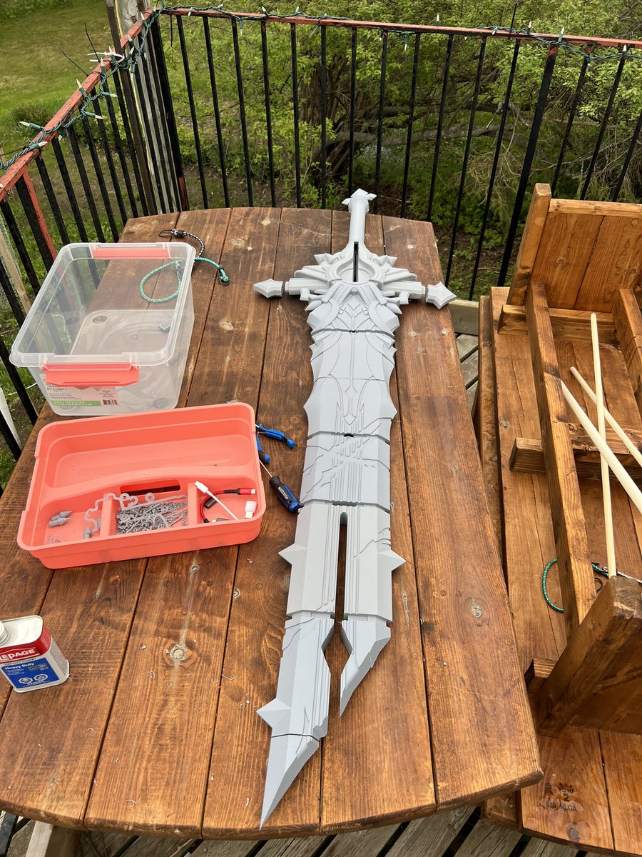 RicePoison's tweet photo. Sword assembly time! #3Dprinting #cosplayer #wolfsgravestone https://t.co/RbowTOBNHg