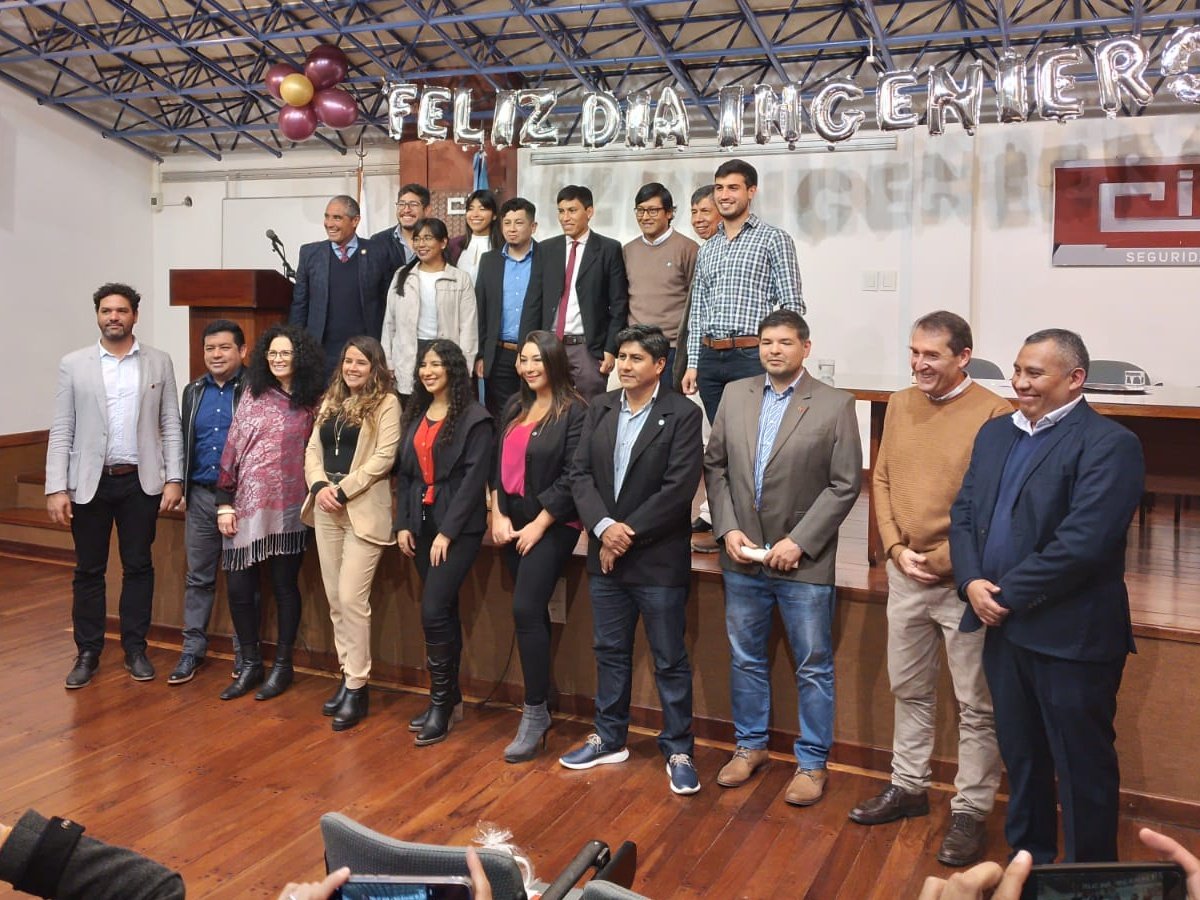 centij_ok's tweet photo. 👏 Felicitaciones Ingenieros e Ingenieras! Acompañamos la Jura de nuevos matriculados del Colegio de Ingenieros de Jujuy, en el marco de las actividades por el Mes de la Ingeniería.
▶️ Muchos éxitos en este camino profesional! https://t.co/o6sYSxVqPj