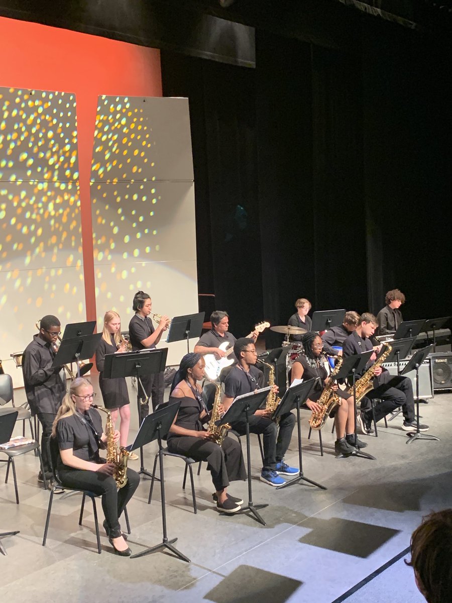 Love the musical vibes from our ⁦<a href="/HolyTrinityYMM/">Holy Trinity CHS</a>⁩ middle school jazz band. #htbuilttoperform #ymm #WeAreFMCSD