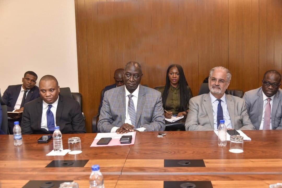 J’ai accordé une audience, ce 8 juin 2022, à une délégation d’investisseurs américains conduite par le Consul général de #RCI à NewYork. Au menu des échanges, plusieurs projets d'investissements dans divers domaines comme la santé, l'éducation, l'immobilier...
