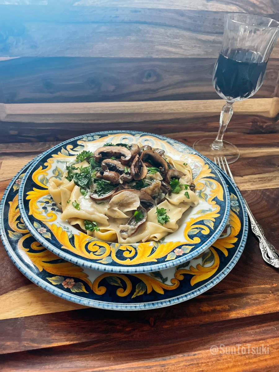🌞Freshly made Pappardelle, 
Garlic Parmesan, spinach and mushrooms🌞

@Maithedane <a href="/Sydfish/">Sydfish #🟦 🇺🇦🇺🇦🇺🇦🇺🇦</a>, opened windows for you guys😊🪟🍽
#pasta #freshpasta #pappardelle #dinner #photo #foodie