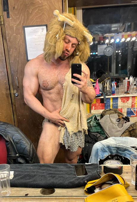 Serving 🦴Caveman🦴 realness Eating fire off the bones Breathing fire off my boner  Standard night at the<a href="/tag/dualstaff"class="tags"><span>#dualstaff</span></a>